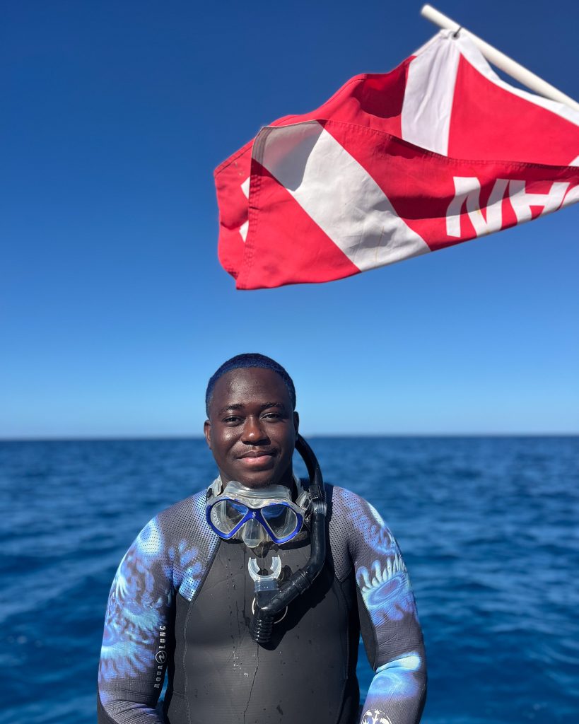 A former aquarist turned coral conservationist, Duran is passionate about understanding how all marine life connects.