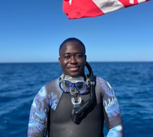 A former aquarist turned coral conservationist, Duran is passionate about understanding how all marine life connects.