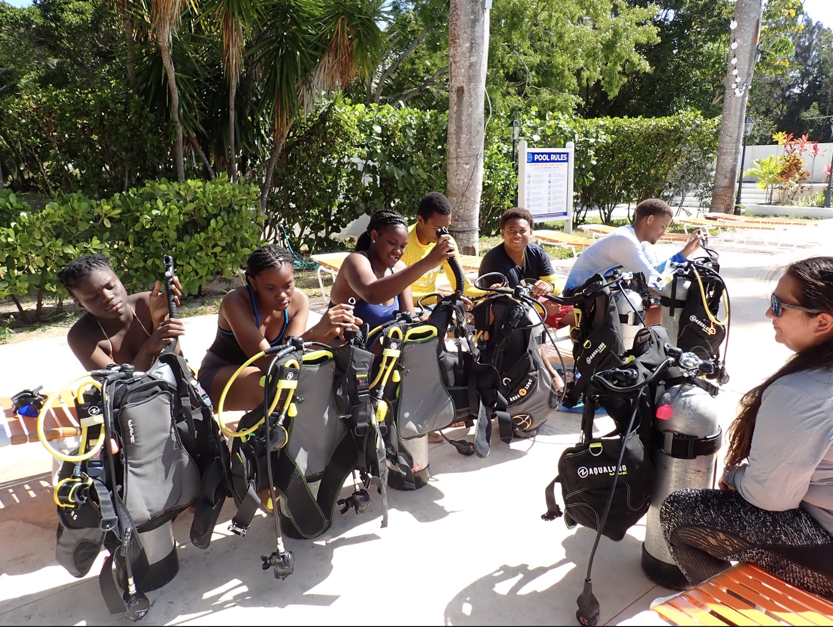 Young Leadership Program Participants: Amelia Pratt, Gabryella Julien, Tracey Brown, Ethan Strachan, J'Den Austin, Quinten Kemp Dive Instructors: Natalia Hurtado and Silia Woodside